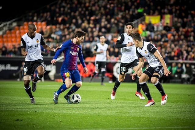 韩K2附加赛半场：巴萨尼破门，黄在闰送礼，富川2-0水原